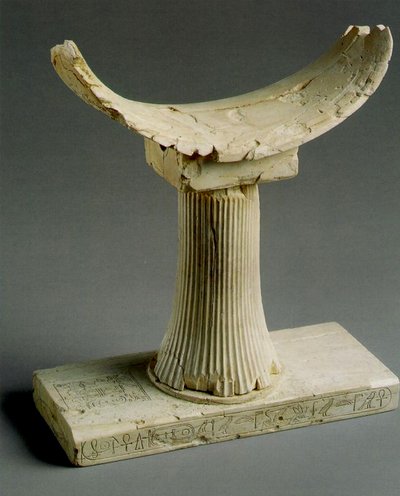 Nackstöd med Pepi IIs namn ivory av Egyptian 6th Dynasty