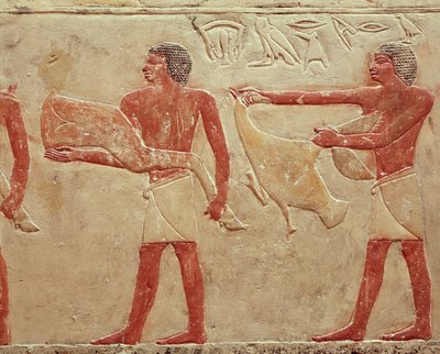Relief som föreställer tjänare som bär på en grupp nötkött och en anka, från prinsessan Iduts grav, Gamla kungariket, ca 2330 f.Kr. (målad kalksten) av Egyptian 6th Dynasty