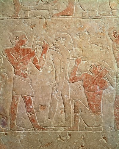 Relief föreställande två skulptörer som ristade en staty, från mastaba i Kaemrehu, Saqqara, Gamla kungariket, ca 2325 f.Kr. (målad kalksten) av Egyptian 6th Dynasty