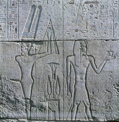 Egypten, antika Thebe, Luxor, Karnak, relief av guden Min och Filip III Arrhidaeus vid Amons stora tempel av Egyptian Egyptian