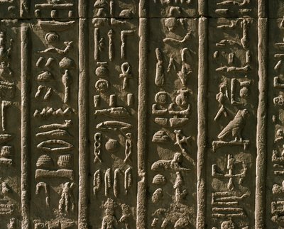 Lågrelief med hieroglyfer, 51-30 f.Kr av Egyptian Egyptian