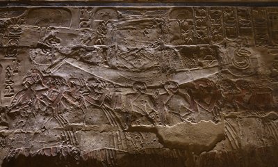 Slavar som bär en båt, Luxortemplet (relief) av Egyptian Egyptian