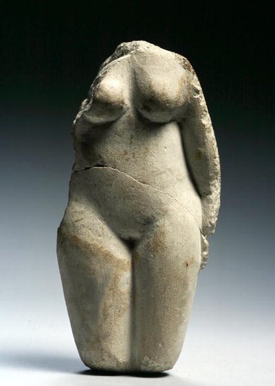 Kvinnlig figur (kalksten) av Egyptian Ptolemaic Period