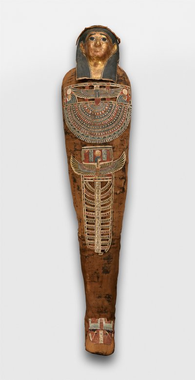 Mummy of Nesmin med växtkrans, mumiemask och andra kartongelement, 200-30 f.Kr. av Egyptian Ptolemaic Period