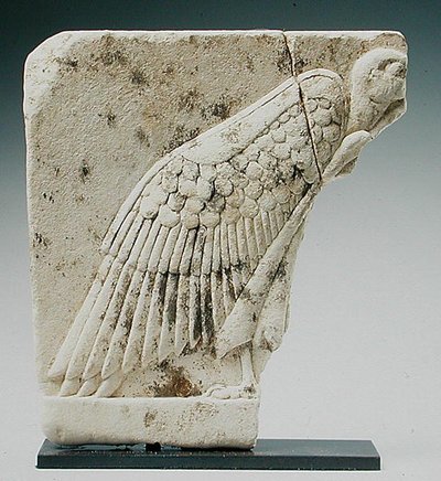 Relief föreställande en gam (kalksten) av Egyptian Ptolemaic Period