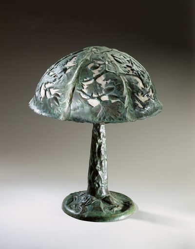 Bordslampa, ca 1910 (patinerad mässing och skal) av Elizabeth Eaton Burton