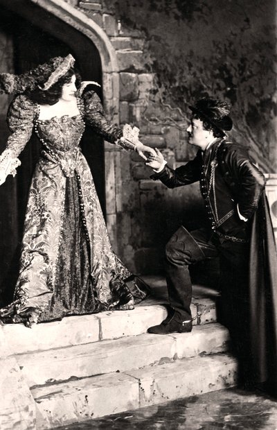 Julia Neilson och Fred Terry i en scen från Dorothy O The Hall, tidigt 1900-tal. av Ellis and Walery