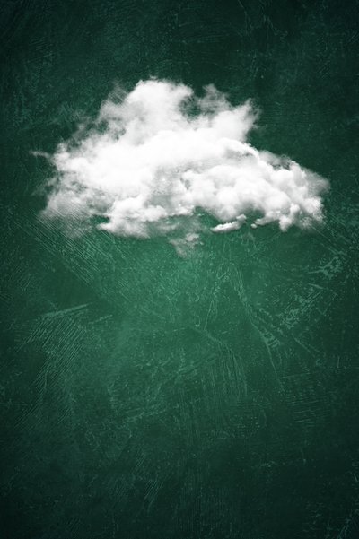 Lone Cloud, djupgrön av Ema Paraschiv