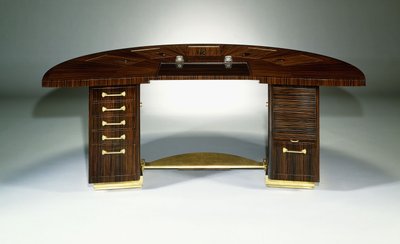Ett fint och viktigt skrivbord, ca 1929 (av demi-lune design, ebene de Macassar och förgylld brons) av Émile Jacques Ruhlmann
