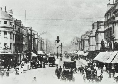 252-260 Regent Street, Westminster LB: tittar norrut till Oxford Circus, 1890 av English Photographer