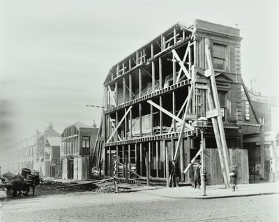 85 Stoke Newington Road: hörnet av Stoke Newington Road och Prince George Road, 1897 av English Photographer