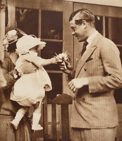 Ett barn ger kung Edward VIII en bukett i Enham Village Centre, 1926 av English Photographer