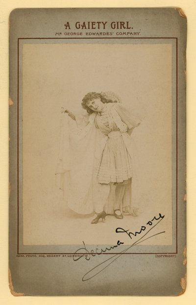 A Gaiety Girl - Decima Moore av English Photographer