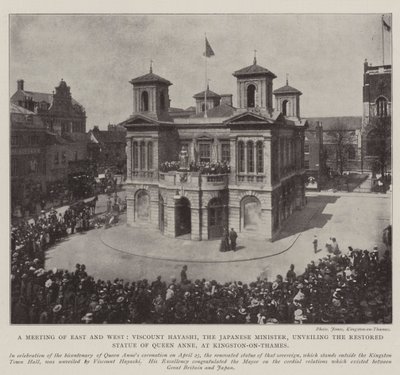 Ett möte mellan öst och väst, Viscount Hayashi, den japanska ministern, avtäcker den restaurerade statyn av drottning Anne, i Kingston-on-Thames, 3 maj 1902 av English Photographer