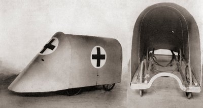 Ett skottsäkert bårskydd för att rädda sårade och bårbärarna mellan skyttegravarna under första världskriget, från The Illustrated War News, 1915 av English Photographer