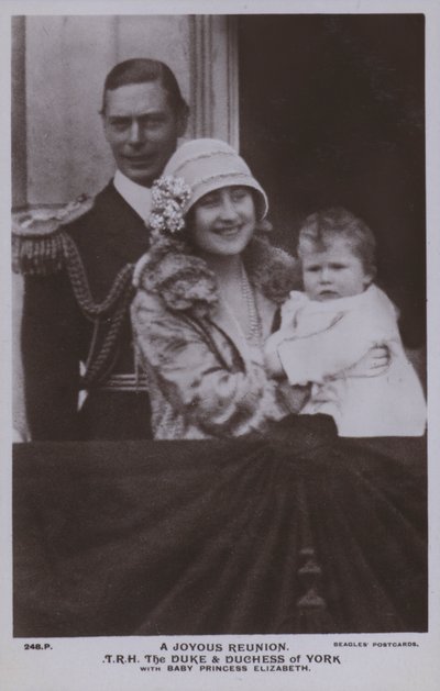 Ett glädjefullt återseende, TRH Hertigen och hertiginnan av York med babyn prinsessan Elizabeth (s/v foto) av English Photographer