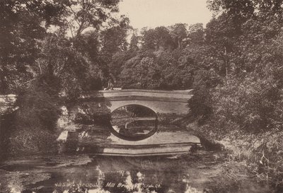 Arundel: Mill Bridge (s/v foto) av English Photographer