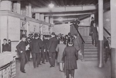 Vid Bank Station av Central London Railway, ingång av English Photographer