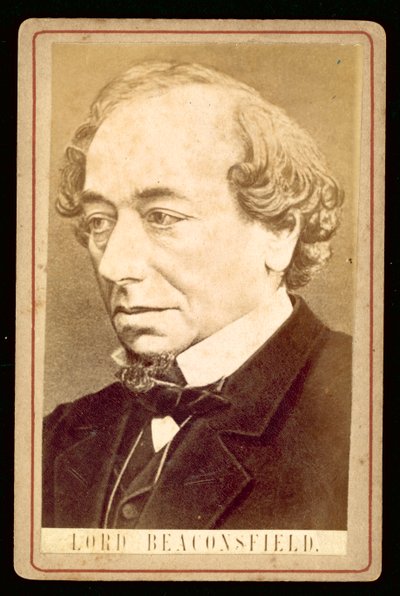 Benjamin Disraeli, Lord Beaconsfield, porträtt (s/v foto) av English Photographer