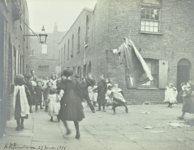 Bishops Court: general view, London, 1899 av English Photographer