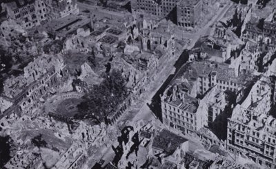 Bombade ruiner av Berlin, Tyskland, andra världskriget av English Photographer