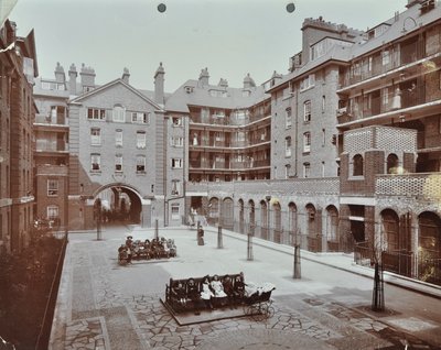Bourne Estate: Laney Buildings, London av English Photographer