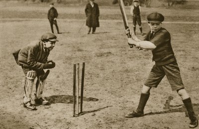 Pojkar som spelar cricket, Parliament Hill Fields (sepiafoto) av English Photographer