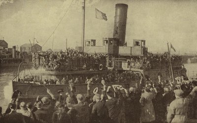 Brittiska krigsfångar frigivna som en del av ett fångutbyte med Nazityskland, anlände till Leith, Skottland, andra världskriget, oktober 1943 (s/v foto) av English Photographer