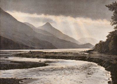 Oroväckande storm över Pap of Glencoe (färgfoto) av English Photographer
