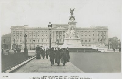 Buckingham Palace, London, visar New Front och Queen Victoria Memorial av English Photographer
