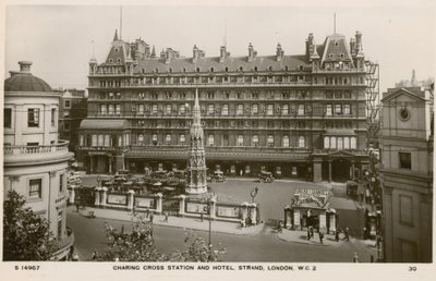 Charing Cross Station and Hotel, Strand, London av English Photographer