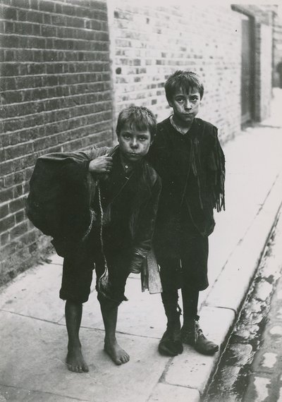 Barnfattigdom, London av English Photographer