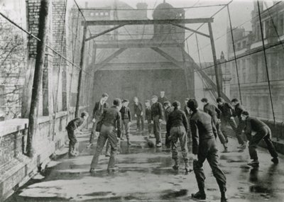 Stadsskolans fotbollsplan 1902 av English Photographer