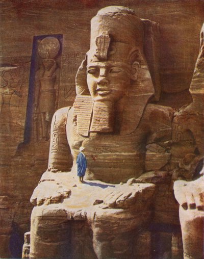 Kolossalt sittande figur av Rameses II i Abu-Simbel (färgfoto) av English Photographer