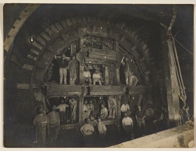 Konstruktion av centrallinjen i Londons tunnelbana av English Photographer