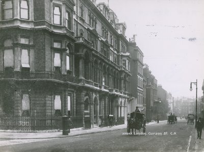 Curzon Street, London av English Photographer