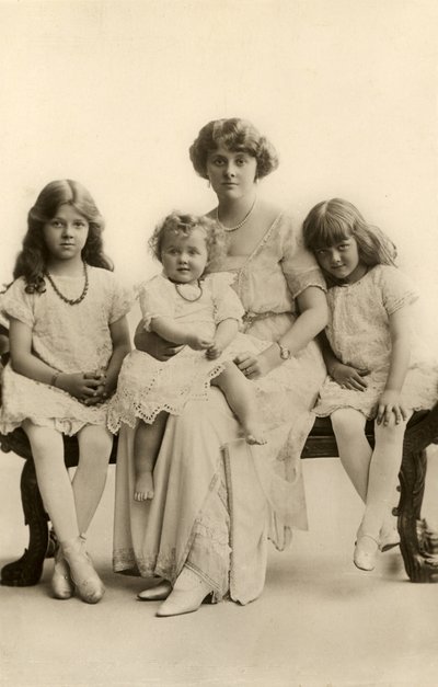 Daphne du Maurier som spädbarn (svartvitt foto) av English Photographer