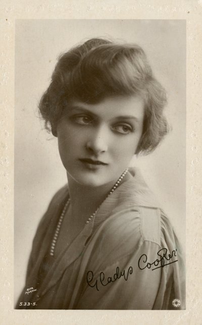 Edwardianskt vykort av Gladys Cooper av English Photographer