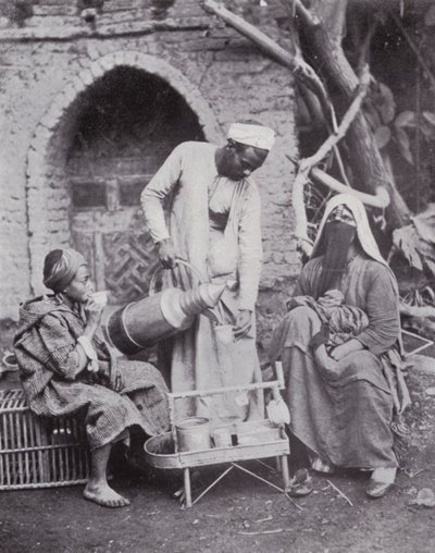 Egypten: Serverar turkiskt kaffe på gatorna i Kairo (s/v foto) av English Photographer