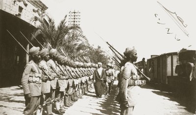 Emir Faisal vid Lydda Station, Palestina, med Sir Herbert Samuel, 1920 av English Photographer