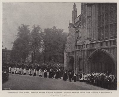 Dr Randall Davidson, den nya biskopen av Winchester, på tronen, procession från St Lawrence-kyrkan till katedralen av English Photographer