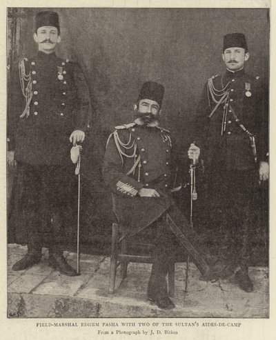 Fältmarskalk Edhem Pasha med två av sultanerna Aides-de-Camp av English Photographer