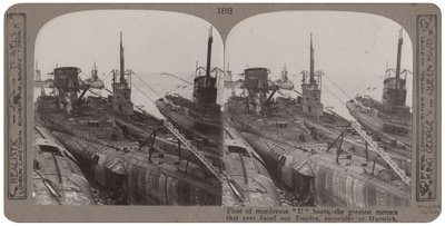 Flotta av mordiska ?U? båtar, det största hotet som någonsin stått inför vårt imperium, kapitulera i Harwich, november 1918 (stereoskopiskt tryck) av English Photographer
