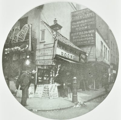 Fouberts Place, Westminster LB: vid Kingly Street, 1890 av English Photographer