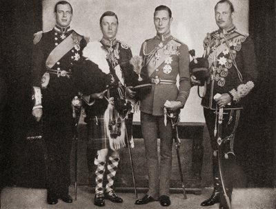 Fyra av de fem sönerna till kung George V, från vänster till höger, prins George, hertig av Kent, kung Edward VIII, senare hertig av Windsor, prins Albert, hertig av York, senare kung George VI, prins Henrik, hertig av English Photographer