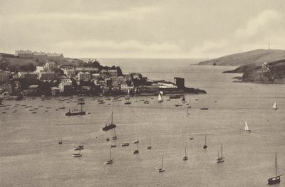 Fowey, Battery och Polruan Tower (svartvitt foto) av English Photographer