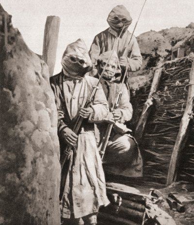 Franska infanterister under första världskriget bar andningsskydd för att skydda dem mot tysk giftgas, från The Illustrated War News, 1915 av English Photographer