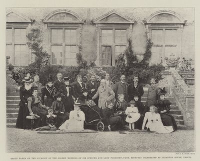 Grupp tagen i samband med Sir Spencers och Lady Ponsonby-Fane:s guldbröllop, som nyligen firades på Brympton House, Yeovil av English Photographer
