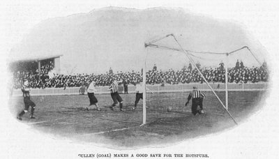 Gullen gör en bra räddning för Hotspurs, 1899 av English Photographer