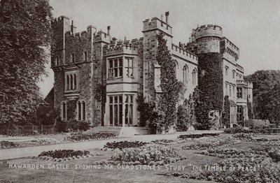 Hawarden Castle, hem för den engelske politikern och premiärministern William Gladstone, Hawarden, Flintshire, Wales (s/v foto) av English Photographer